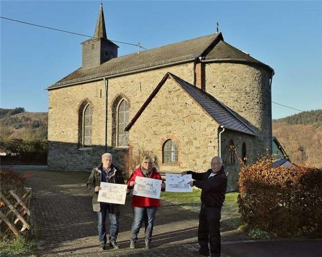 Wolfgang Pantenburg zeichnet die St. Apollinaris-Kapelle Die Zeichnungen zeigen die Kapelle aus drei Perspektiven und sind handsigniert vom Künstler. Privat