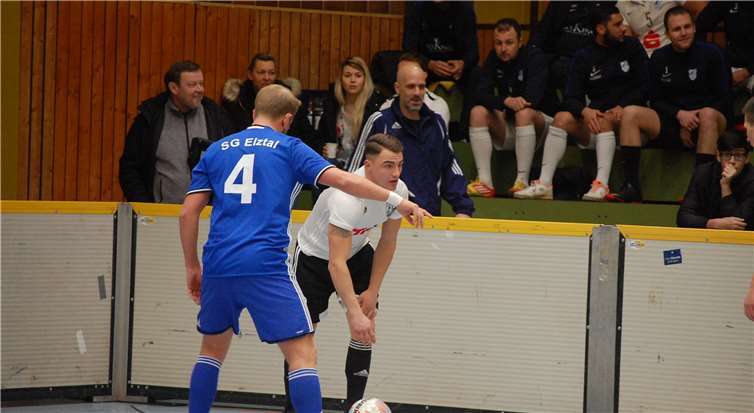 Die Zeit der Hallenturniere ist für Jan Müller (links) und seine Kollegen von der SG Elztal beendet.SK