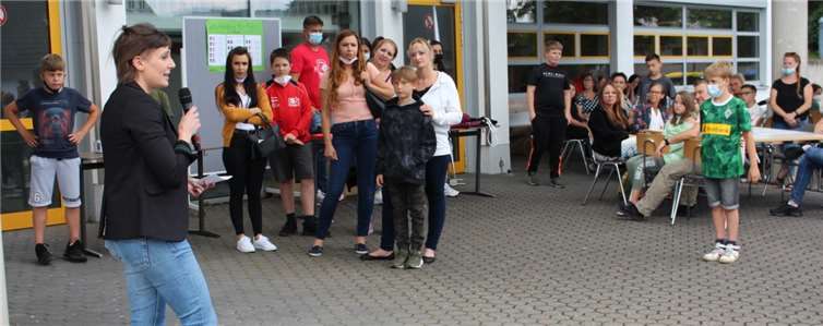 Die Zeit dieses ersten Kennenlernens nutzte man nun, um den Eltern Informationen zur neuen Schule ihrer Kinder zu geben.Foto: privat