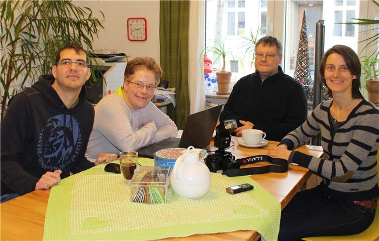 Die Zeitung mit Rückenwind: Mit großer Begeisterung diskutieren die Redaktionsteilnehmer über die Themen für die kommende Ausgabe.Fotos: privat