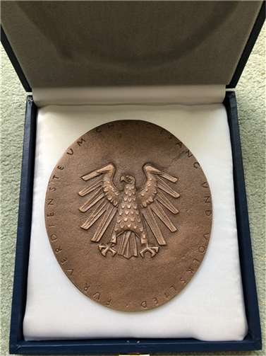 Die Zelter-Plakette ist die höchste deutsche Anerkennung für Amateurchöre.