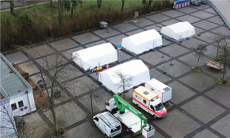 Die Zeltstadt am Schützenplatz wird zwar als Fieberambulanz stillgelegt, bleibt aber weiterhin bestehen – für alle Fälle. Foto: Archiv/WinklerTV