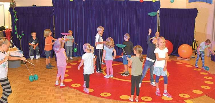 Die Zirkuswelt fasziniert fast jeden Menschen - besonders jedoch Kinder. privat