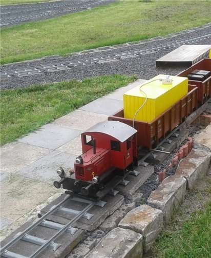 Die Züge bieten Erwachsene und natürlich Kindern eine Mitfahrgelegenheit gegen ein geringes Entgelt an.Foto: privat
