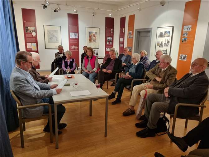 Die Zuhörer verbrachten einen interessanten Abend in der Burg Altendorf. Foto: privat
