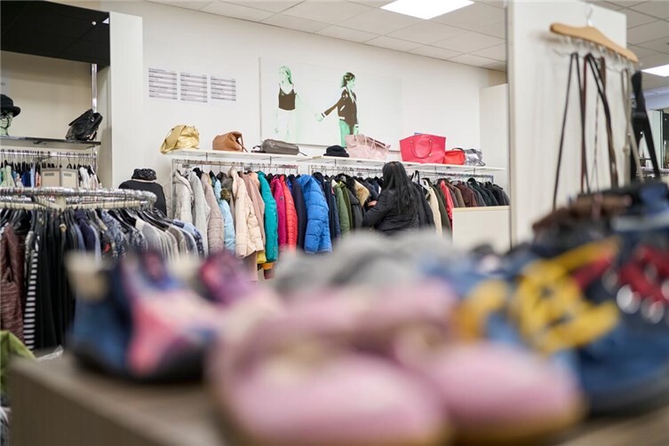 Die Zukunft des Sozialkaufhaus in Montabaur steht auf der Kipee. Nun werden Freiwillige für ein neues Konzept gesucht. Fotos:Uli Schmidt