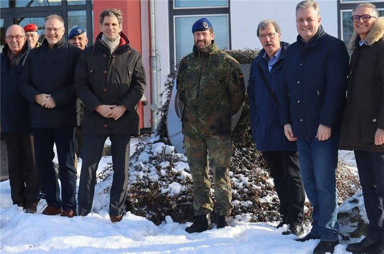Die Zukunftsaufgaben im Blick (v.l.n.r.) Dennis Krämer, Michael Wäschenbach MdL, Georg Reitz, Harald Orthey MdB, Hans-Jürgen Neumüller, Dr. Marlon Bröhr MdB, Timo Olbrich, Karl-Heinz Boll, Gerrit Müller, Dr. Kai Müller.