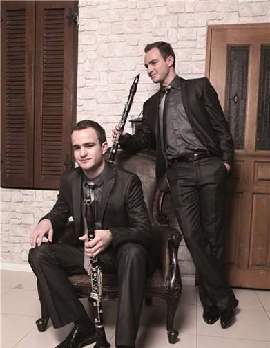 Die Zwillingsbrüder Alexander und Daniel Gurfinkel aus Israel verschmelzen optisch wie akustisch zur Einheit.privat