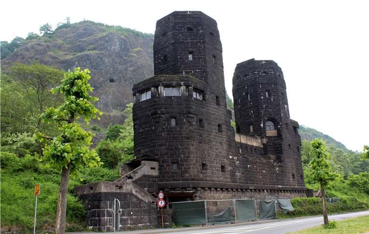 Die Zwillingstürme am Fuße der Erpeler Ley sind dringend sanierungsbedürftig. DL