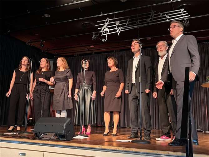 Die a cappella-Gruppe Vocale Grande begeisterte die zahlreichen Gäste.  Fotos: privat