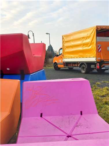 Die abgebauten Kommunikationsmöbel. Foto: Stadt Neuwied/FabienneMies