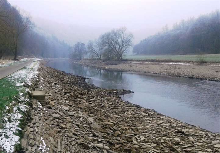 Die abgesenkte Lahn im Oberwasser der Staustufe Scheidt. privat