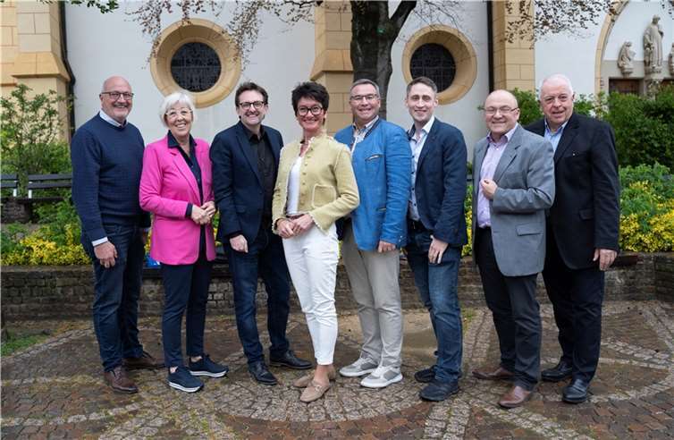 Die acht Spitzenkandidatinnen und –kandidaten der Kreis-CDU für die Kreistagswahl am 9. Juni 2024: Jürgen Schwarzmann (Altenahr), Pia Wasem (Sinzig), Michael Korden (Adenau), Petra Schneider MdL (Brohltal), Horst Gies MdL (Bad Neuenahr-Ahrweiler), Niclas Schell (Remagen), Michael Schneider (Grafschaft) und Guido Ernst (Bad Breisig) (v.l.n.r.)“  Foto: S. Löhndorf