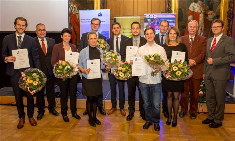 Die acht ausgezeichneten Akademiker bei der Verleihung des Koblenzer Hochschulpreises.Klaus Herzmann