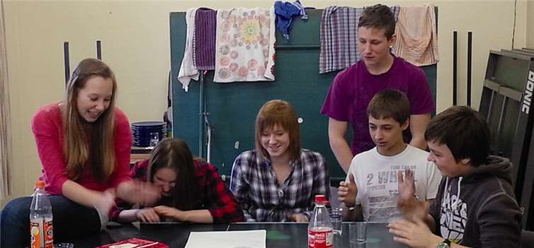 Die ältere der beiden Gruppen (Stufe II), bei der Dichtung des Liedes.