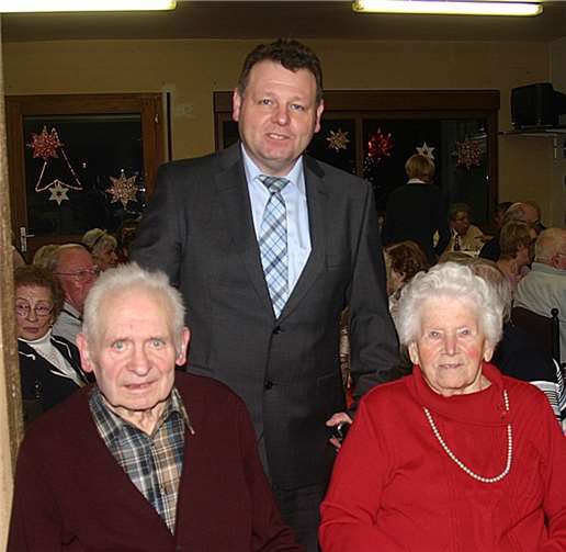 Die ältesten Anwesenden Maria Perelom (101 Jahre) und Heinrich Nelles (87 Jahre) wurden geehrt.