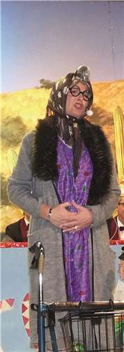 „Die ahl Tösch“, alias Andrea Nett begeisterte wieder einmal mit einem einmalig-originellen Vortrag