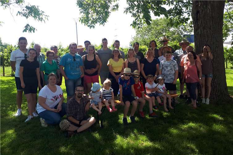 Die aktiven Feuerwehrmitglieder sowie die Kameraden der Altersabteilung trafen sich zur Wanderung.Foto: privat