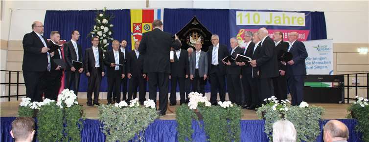 Die aktiven Sänger hatten keine Mühe gescheut, ein abwechslungsreiches Programm auf die Beine zu stellen und ihre Gäste auch musikalisch zu begeistern. Foto: Privat