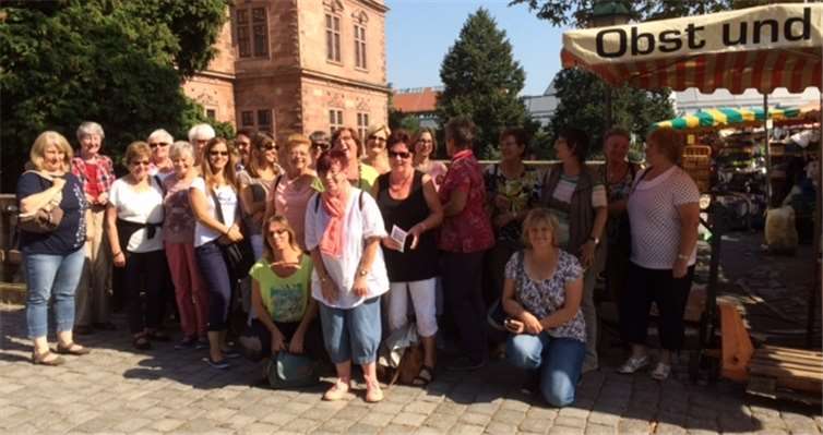 Die alljährliche Tagestour der Kasbacher Möhnen ging nach Aschaffenburg. privat