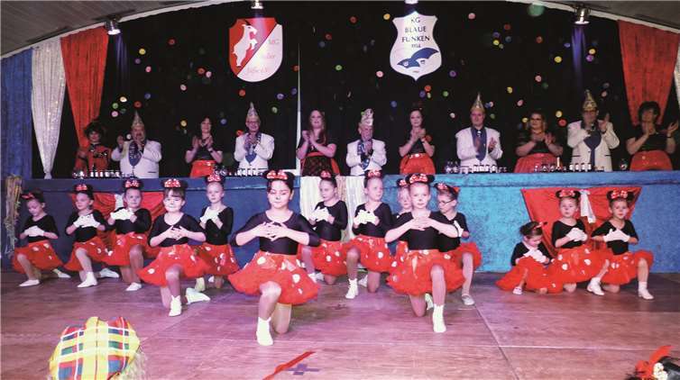 Die als Minimäuse auftretenden Stoppelhopser und Wonneproppen begeisterten wieder einmal mit einem zauberhaften Tanz.