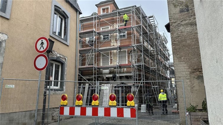 Die als „Nikoläuschen“ bekannte Immobilie in der Mauerstraße / Ecke Rheinstraße weist einen stark fortgeschrittenen baulichen Verfall auf.  Foto: Stadt Andernach/ Regina Unruh