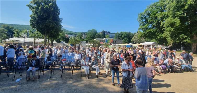 Die alte Kurbadtradition lebt auch in diesem Jahr weiter, denn das diesjährige Festhochamt zu Fronleichnam im Pfarrbezirk Rosenkranz findet wieder im Kurpark von Bad Neuenahr statt. Foto: privat