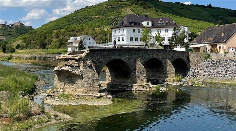 Die alte Nepomuk-Brücke wurde bei der Flut zerstört.  Foto: ROB