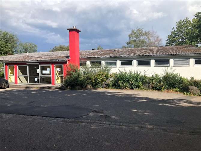 Die alte Sporthalle in Neuhäusel soll dem Neubau eines modernen Feuerwehrgerätehauses weichen.  Foto: VG Montabaur
