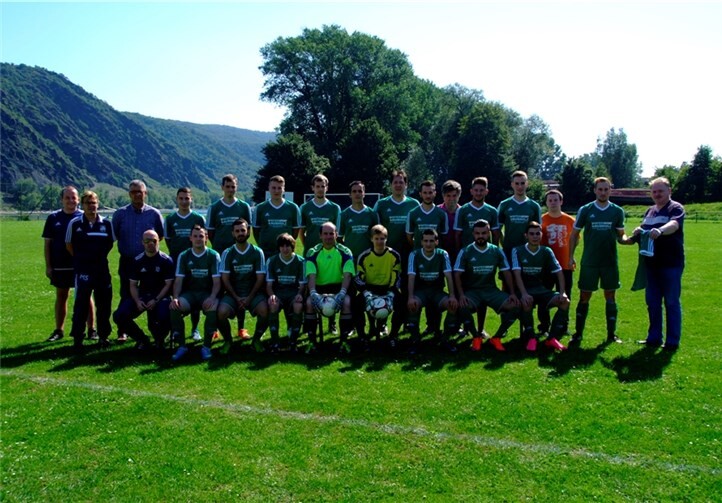 Die alten Herren aus Brohl-Lützing freuen sich über ihre neue Ausstattung. Ein dickes Lob allen Spendern!privat