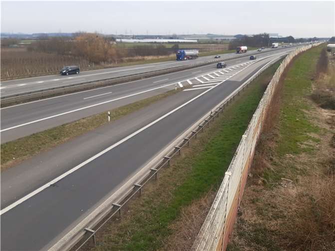 Die alten Lärmschutzwände an der A 61.  Foto: Autobahn GmbH