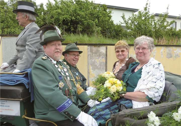 Die amtierenden Königspaare freuen sich, viele Gäste begrüßen zu dürfen. privat