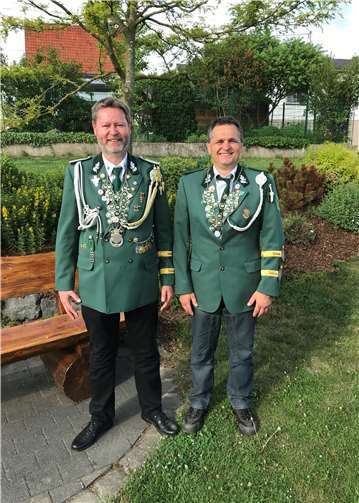 Die amtierenden Thürer Schützenkönige: rechts Ralf Pauken, links Rainer Wendel.Foto: privat