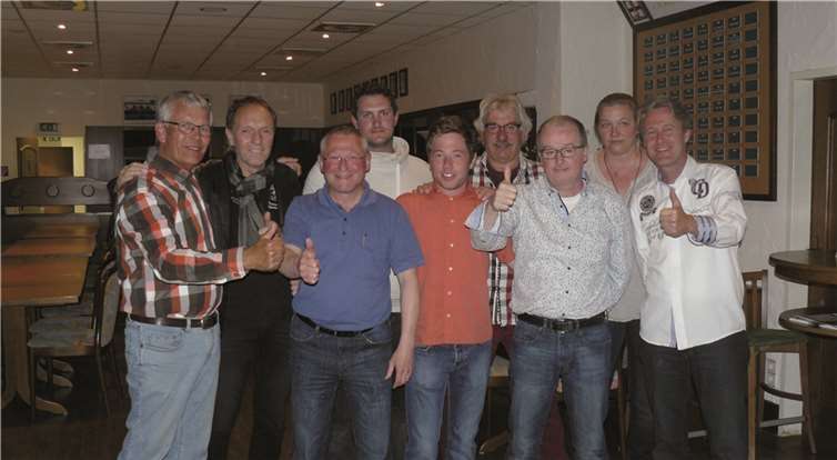 Die amtierenden Vorstandsmitglieder beider Tennisclubs freuen sich auf die gemeinsame Zeit als ein Verein.privat