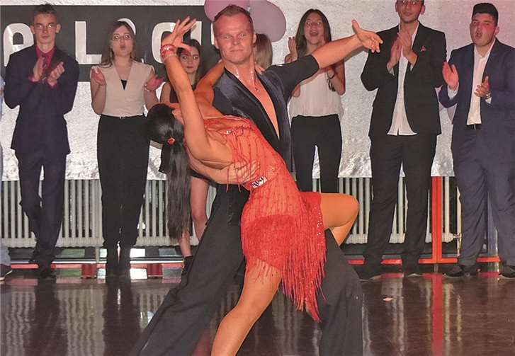 Die amtierenden Westdeutschen Meister Meik und Bianca Sauer begeisterten mit ihrem Auftritt das Publikum.