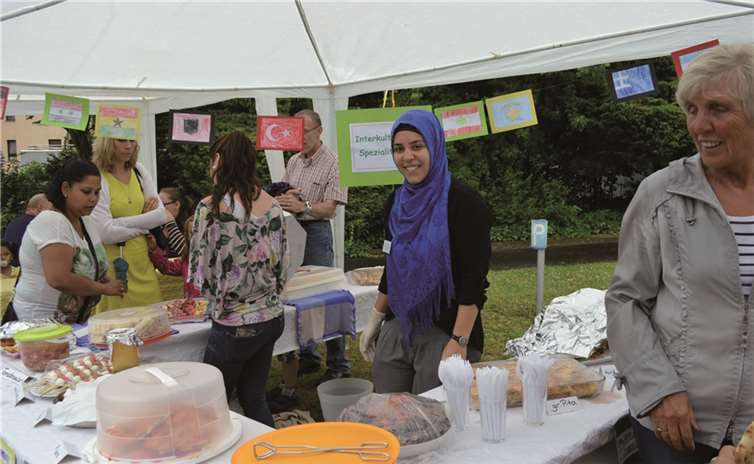 Die angebotenen internationalen Spezialitäten fanden reißenden Absatz.
