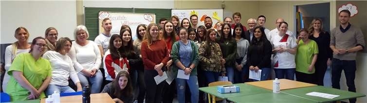 Die angehenden Altenpflegehelfer/innen empfingen die Schüler/innen der Erich-Kästner-Realschule Plus und der Berufsfachschule mit ihren projektbetreuenden Lehrkräften Sven Schwarz, Gerhard Lügger und Alina Krüger. BBS Bad Neuenahr-Ahrweiler