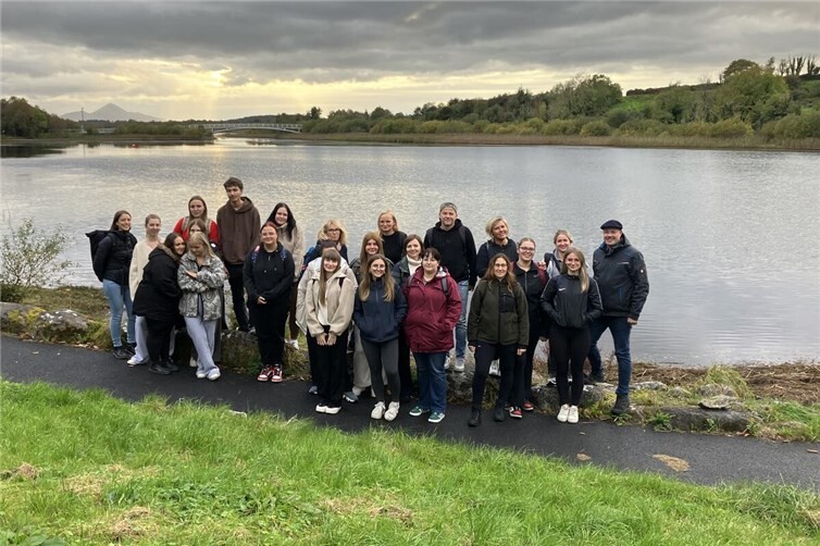 Erzieherausbildung im Ausland  Die angehenden Erzieherinnen und Erzieher in Irland. Foto: privat