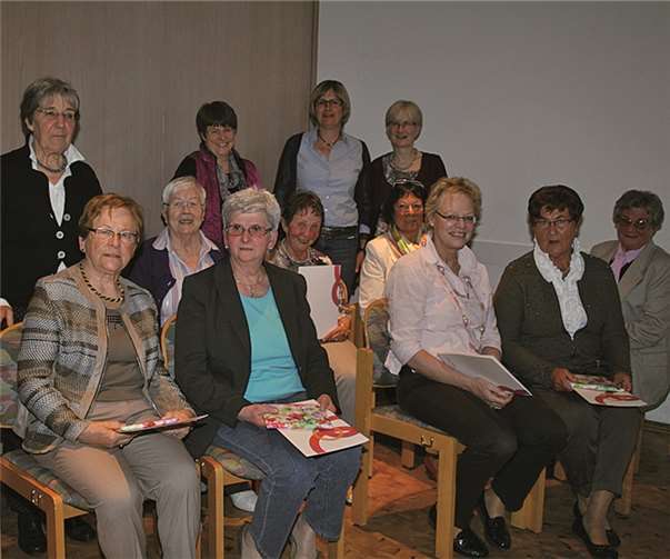 Die anwesenden Jubilarinnen mit dem Leitungsteam der kfd.privat