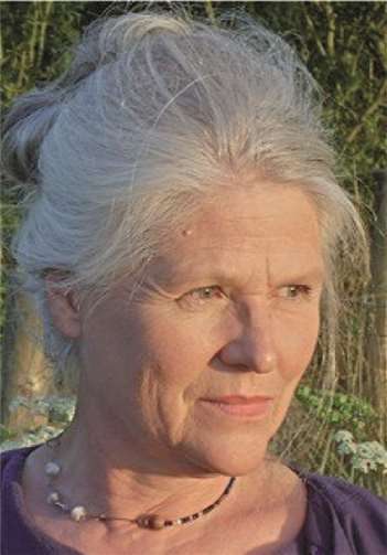 Die arabischen Texte werden von der renommierten Rezitatorin Christiane Sturm ins Deutsche übertragen. Christiane Sturm