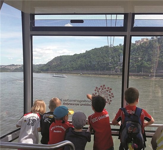 Die aufregende Anreise mit der Seilbahn.