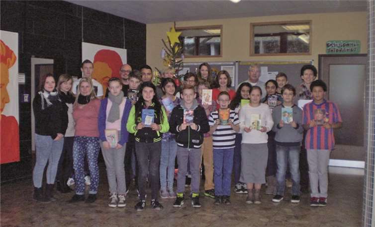 Die aus Vertretern der Eltern- und Schülerschaft sowie Lehrkräften bestehende Jury hatte die verantwortungsvolle Aufgabe, Lesetechnik, Textverständnis und Textgestaltung der Vorleserinnen und Vorleser zu bewerten. privat