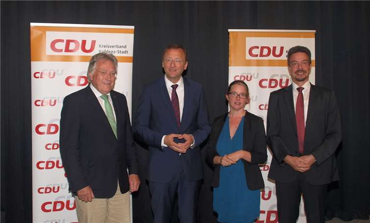 Die aus dem Kreisparteitag der CDU hervorgegangenen fünf Delegierten für die Landesvertreterversammlung: Peter Balmes, Josef Oster, Julia Maria Kübler und Andreas Biebricher. (v.l.) Auf dem Foto fehlt Zemfira Dlovani. -US-