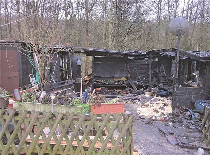 Die ausgebrannte Campinganlage. PI Adenau
