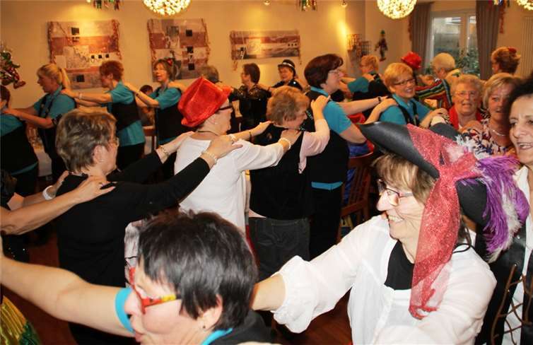 Die ausgelassene Stimmung bei der Narrenschar wurde nicht nur bei der Polonaise deutlich.