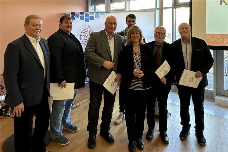 Die ausgeschiedenen Kreistagsmitglieder wurden geehrt.  Fotos: Sophie Sesterhenn, Kreisverwaltung Cochem-Zell