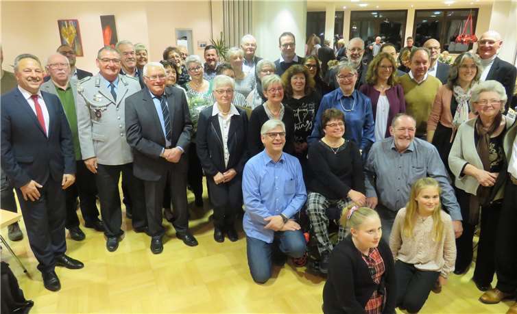 Die ausgezeichneten Ehrenamtler stellten sich zum Gruppenfoto auf. Fotos: Heike Kurz