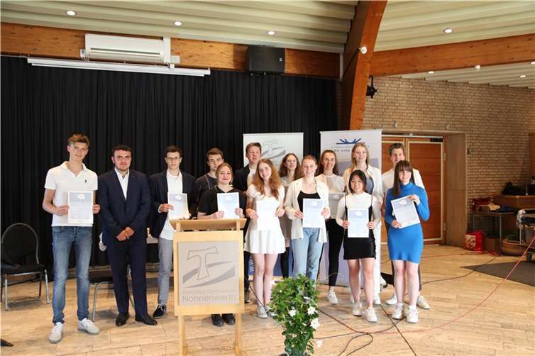 Die ausgezeichneten Schüler.  Foto: Jungen Akademie der Pfalz