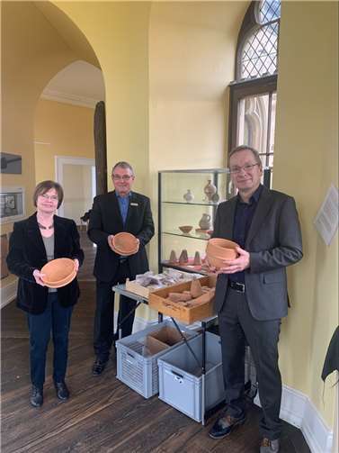 Die außergewöhnlichen Fundstücke sind eingetroffen und ergänzen die bisherige Ausstellung im Heimatmuseum im Sinziger Schloss. Foto: privat