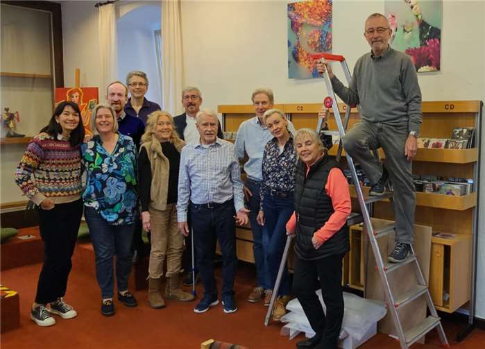 Die ausstellenden Künstlerinnen und Künstler laden herzlich zum Besuch ein.  Foto: Werner W. Steber